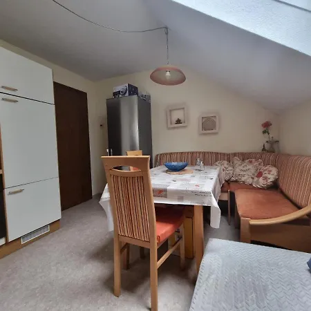 Apartmán Haus Flora - *