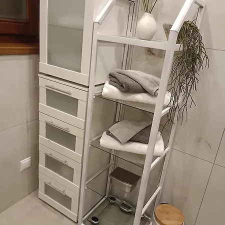Haus Flora - *